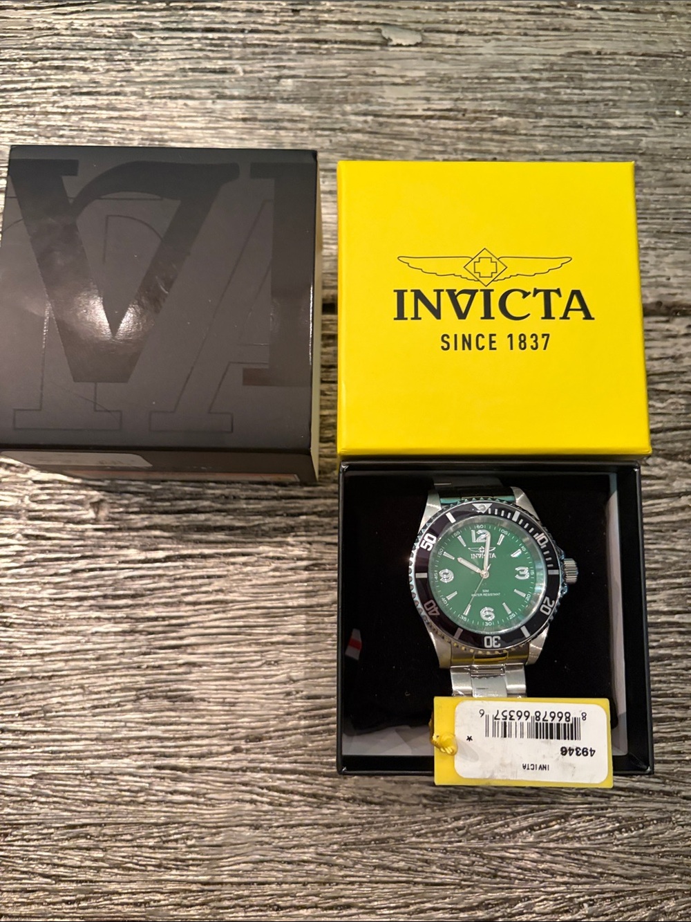 Invicta Men's Stainless Steel Watch with Green Dial and Black Bezel NWT and box